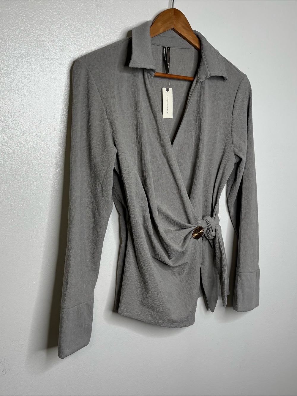 NWT Anthropologie Hardware Wrap Top Long Sleeve Gray Size Small - Picture 9 of 10